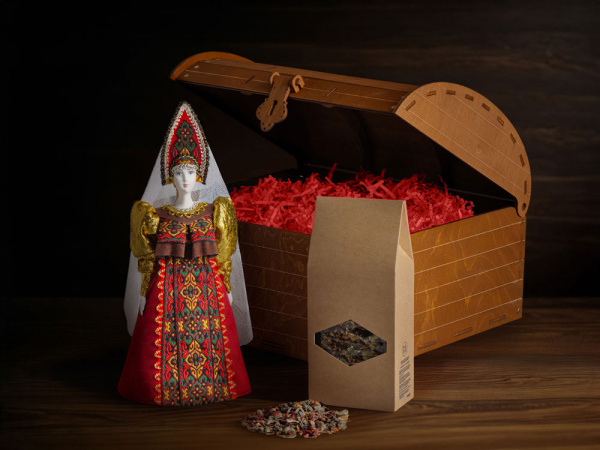 Подарочный набор: кукла фарфоровая, чай Малина с мятой, красный